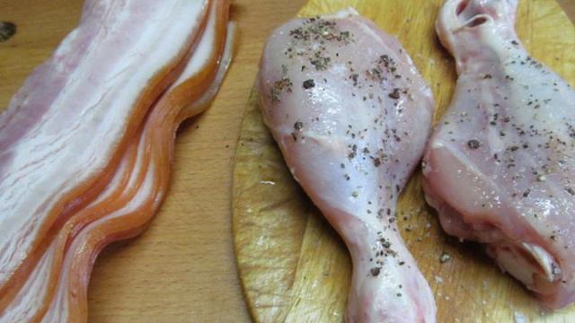 Куриные ножки в беконе