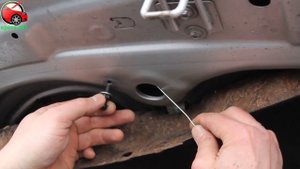 Установка упора / амортизатора капота на Renault Megan 2 (www.upora.net)