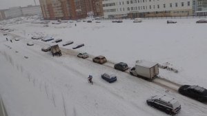 Грузовики застрявшие зимой