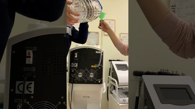 Как менять дистиллированную воду в диодном лазере FG200B смотреть онлайн