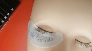 Наращиваю ресницы на манекене объем С лисий?#lash #lashes #lashing #манекен #наращивание #обучение