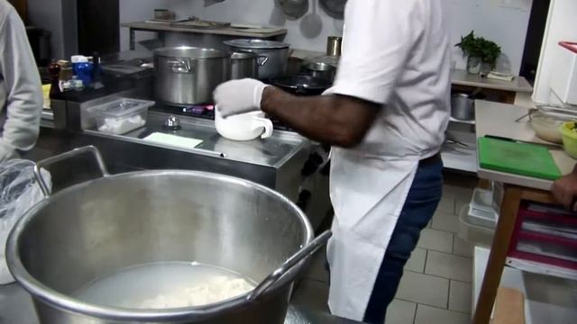 Настоящая. Mozzarella. От шеф повара. Несколько вкусных, традиционных, итальянских блюд.