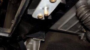 замена салонного фильтра в автомобиле Mazda 626 GF