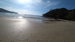 ПЛЯЖ КАМАЛА - ТУРИСТОВ СНОСЯТ ВОЛНЫ. Отель Novotel Kamala 5*