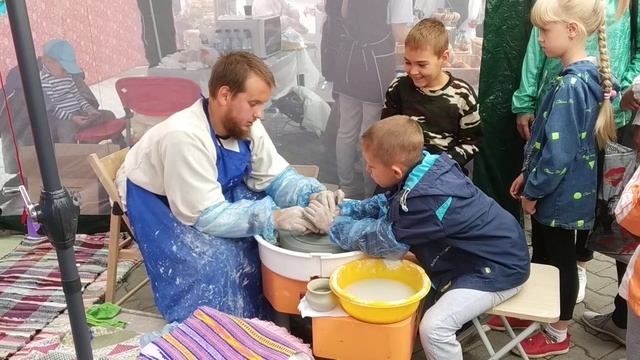 Как делают глиняную посуду.Народные ремесла.День города смотреть онлайн