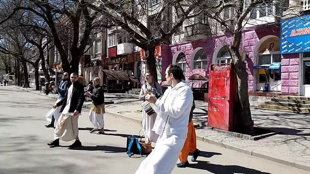 Экстатичная пасхальная харинама с Днепровскими брахмачариями смотреть онлайн