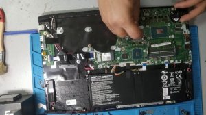 Acer Nitro 5 разборка ноутбука, замена термопасты, чистка от пыли, установка ssd диска.