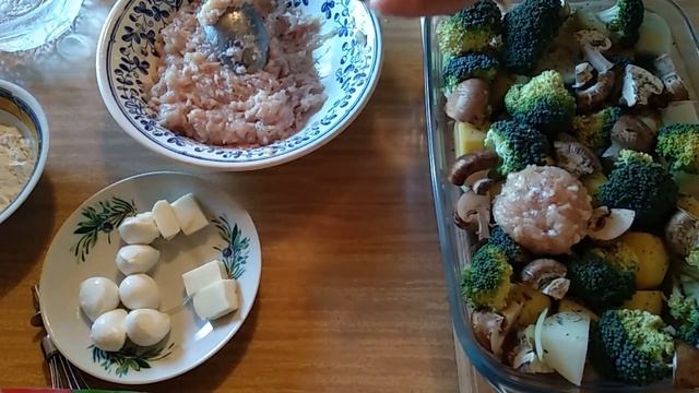 Идея для обеда или ужина! ТЕФТЕЛИ с овощами в СЛИВОЧНОМ соусе !!! смотреть онлайн