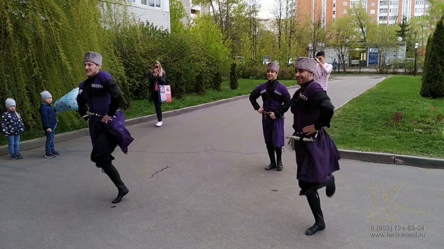 Кавказская лезгинка на выписку из роддома - заказать кавказские танцы на праздник и свадьбу Москва