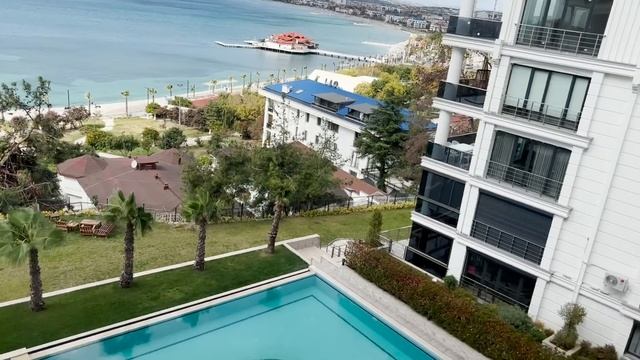 Мы хотим квартиру у самого моря. Стамбул [12+] смотреть онлайн