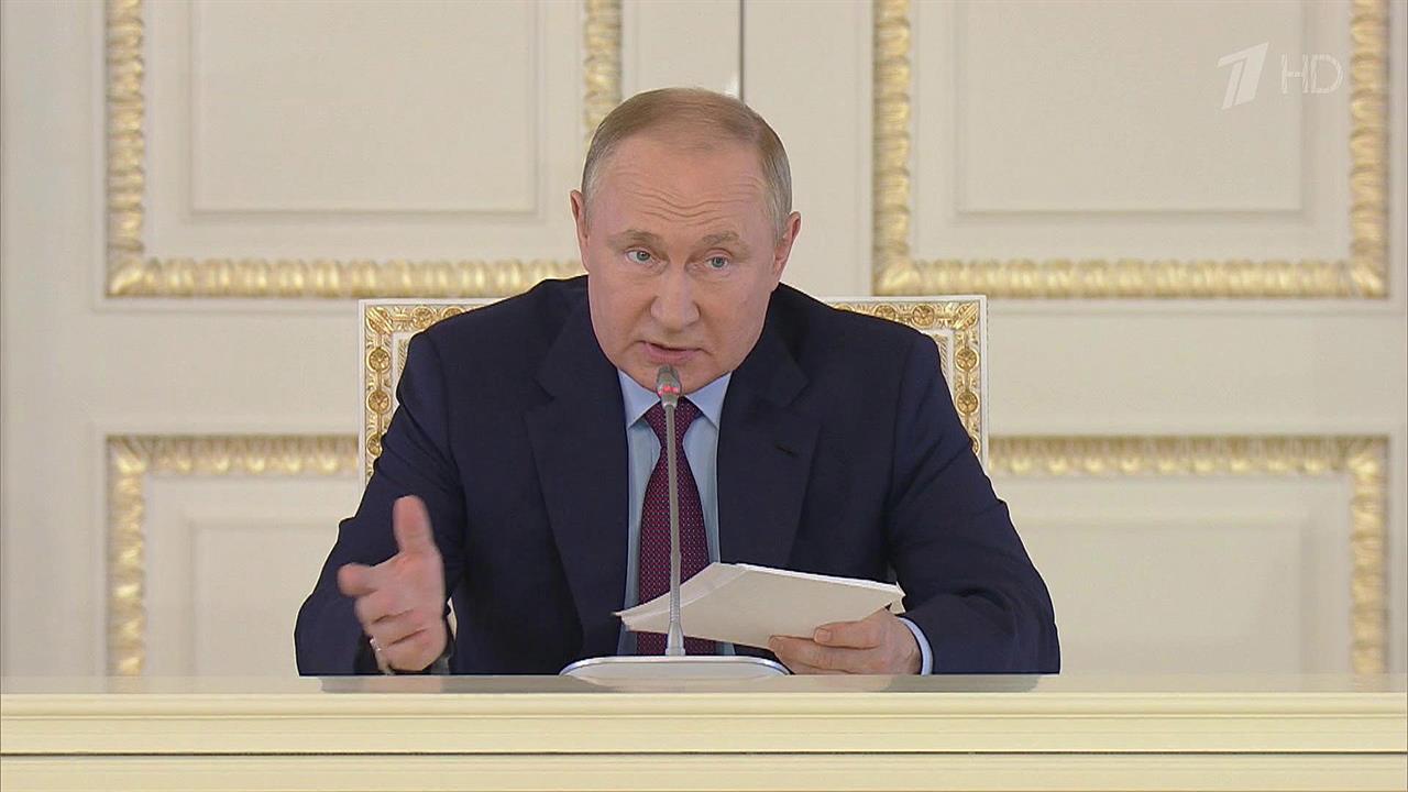 Владимир Путин обсудил ситуацию в отечественном автомобилестроении с участниками ПМЭФ