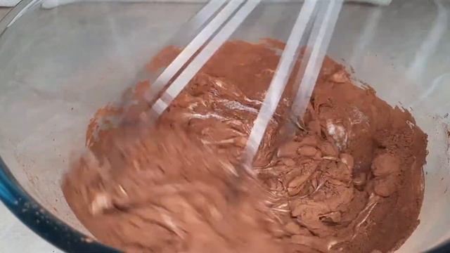 Обалденный ШОКОЛАДНЫЙ РУЛЕТ с ШОКОЛАДНЫМ КРЕМОМ! Простой рецепт К ЧАЮ!