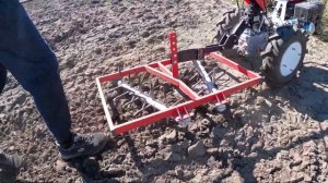 БОРОНОВАНИЕ МОТОБЛОКОМ. Роторно-зубовая борона АКАЦИЯ.