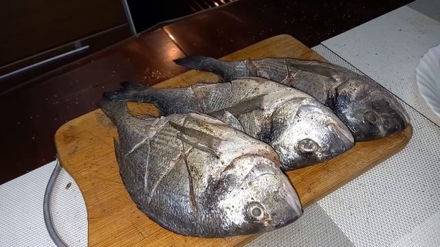 ДОРАДО С БРЮССЕЛЬСКОЙ КАПУСТОЙ, ЦУКИНИ, И ТИМЬЯНОМ .DORADO WITH BRUSSELS CABBAGE, ZUCHINI, AND THYM