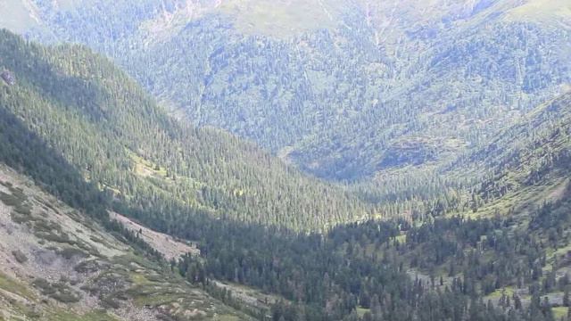 Хамар Дабан. Панорамный вид - озеро Сердце, пик Черского