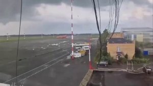 Смерч в Татарстане снес самолеты и вертолёты в аэропорту Бегишево, — местные СМИ.