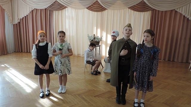 Стихотворение «Красноармеец Петров» Сергей Михалков.