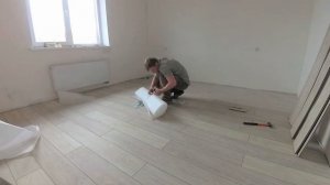 Как в одиночку укладывать ЛАМИНАТ.  Простая ИНСТРУКЦИЯ