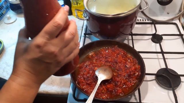 ЛОЖКА ДОЛЖНА СТОЯТЬ И ОНА СТОИТ! Как мы готовили гарный украинский борщ #украинскийборщ#борщскурице