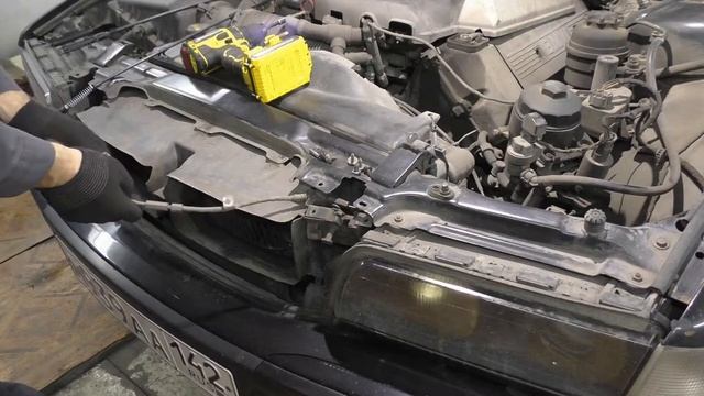Замена тросика капота. Регулировка замков капота. BMW e38 смотреть онлайн