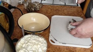 Вкусные куриные бёдра без кости с грибами под сыром. Королевское блюдо.