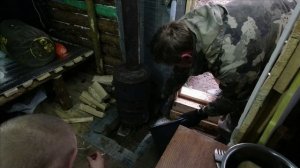 ЗЕМЛЯНКА У РЕКИ