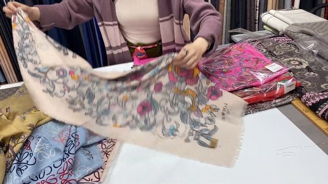 Кашемировые и шерстяные платки, палантины | Обзор от магазина итальянских тканей «Ткани на Спасском