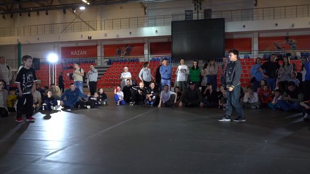 Грань vs Artjom | b boy 1x1 (10-12 лет) | ТОП 32 | Чемпионат и Первенство РТ 2023 смотреть онлайн