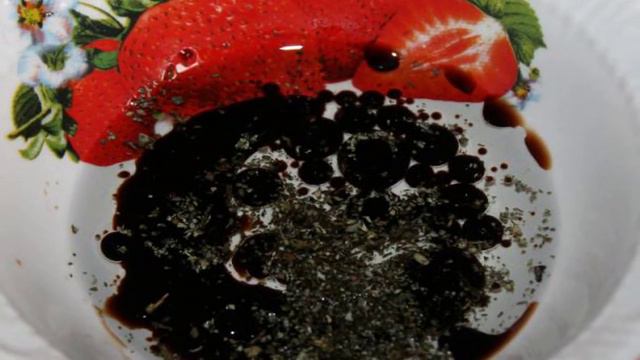 Помидорный салат с луком и бальзамическим соусом