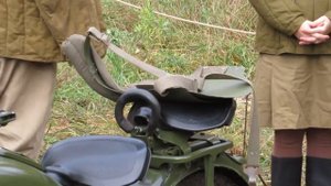 Мотоцикл М-72 с 82 мм минометом.