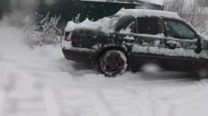 Мерс W210 -Как едет задний привод по снегу !!!