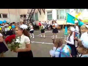 Танец «Здравствуй, школа» в исполнении танцевального коллектива «Неваляшки»