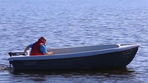 Пластиковая лодка с электромотором