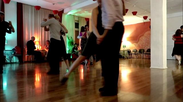 Танго нуэво. Брют в формате 50х50. Nuevo. Tango. смотреть онлайн