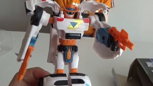 TOBOT JANGO.Очередная распаковка трансформера. Устин раскрывает игрушку.