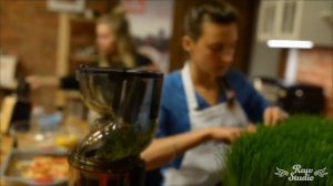 Соковыжималка Rawmid Modern JDM-80. Апельсиновый сок и сок из зелени.