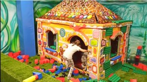 Настя_и Папа играет_на_детской_площадке_