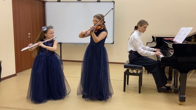 Vivaldi Concerto for two mandolins part 2 Andante  Schnittke Menuet смотреть онлайн