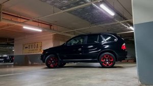 BMW X5 E53 3.0i, чёрная BMW.