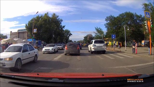 поло, лексус, красный лексус и пешеход смотреть онлайн