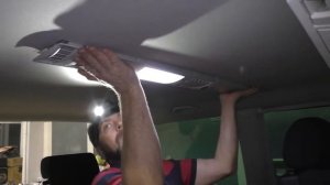 Установка потолочного монитора AVS1717MPP на потолок VW Multivan