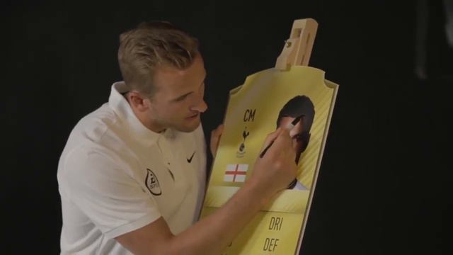 Footballers REACT to their *NEW* FIFA 18 RATINGs! смотреть онлайн