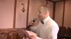 Муж ,поет Жене песню на свадьбе
