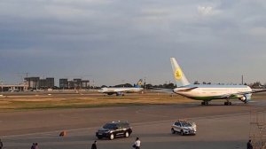 Взлеты и посадка самолетов в аэропорту Ташкент