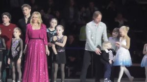 Арсений Плющенко на шоу Русские сезоны.Смотрит брата Сашу Плющенко 3lz и 4T Вероники Жилиной 9.04.2