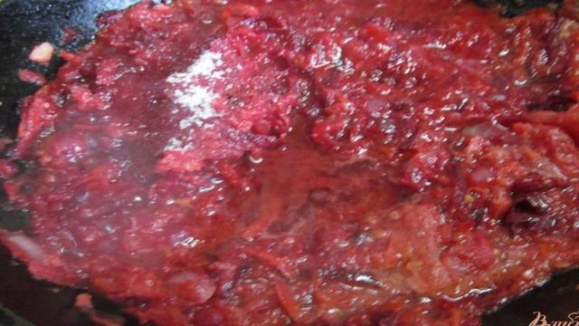Борщ с зеленым соусом