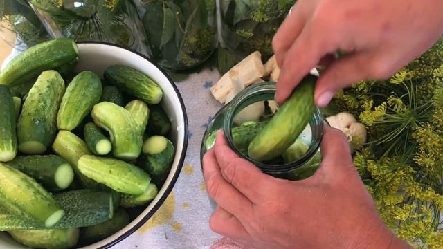 Как посолить огурцы на зиму!Простой и проверенный рецепт! смотреть онлайн