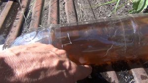 Капельный полив часть 2 из вертикально лежащей пластиковой бутылки