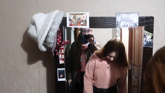 новогодний влог// что мы с Мишей подарили друг другу? новый год с друзьями смотреть онлайн