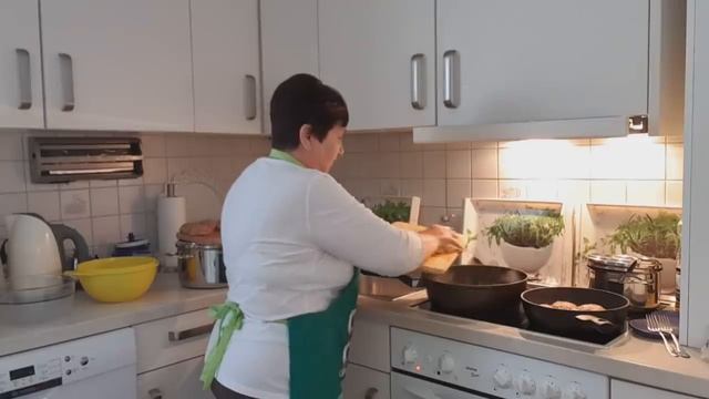 Зеленые  помидоры тушенные с капустой. Котлеты Домашняя еда Кухня Рецепты